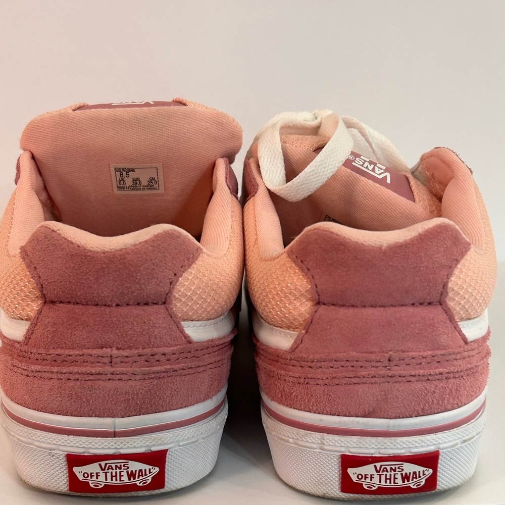 Vans Off The Wall Women’s Size 8.5 Pink Peach Low Top Sneakers - Picture 2 of 6
